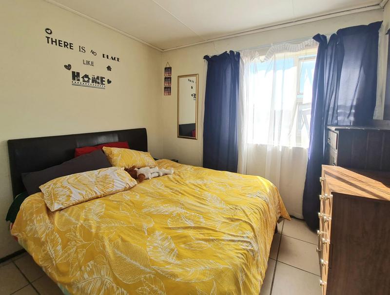 1 Bedroom Property for Sale in Oakglen Western Cape